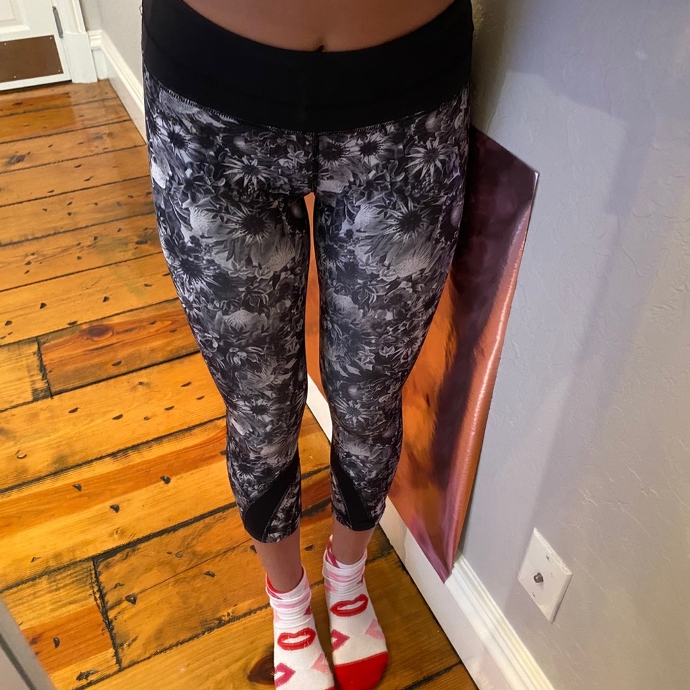 Lululemon Floral Cropped Leggings